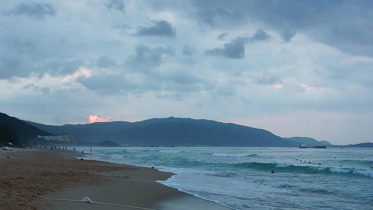 三亚亚龙湾海岸线